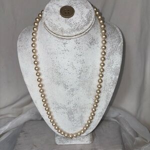 Classic Monat Cream Pearl Necklace